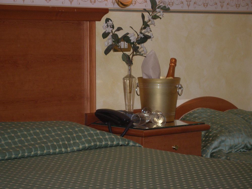 Hotel Lento Melito di Napoli Luaran gambar
